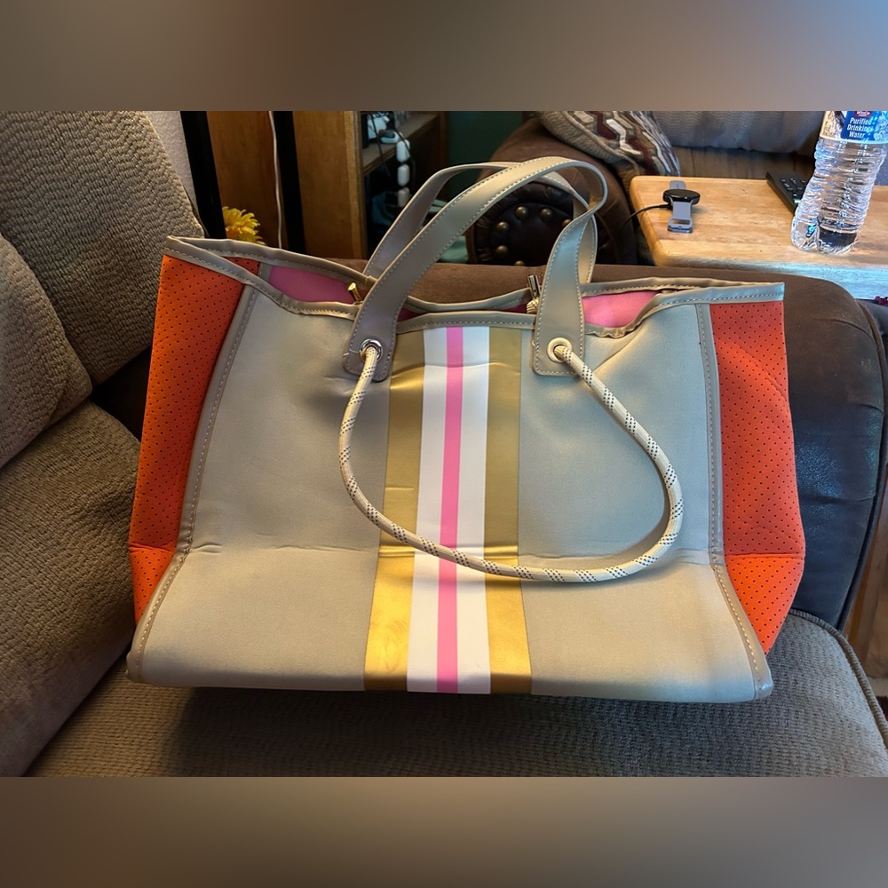 Shiraleah Neoprene Vesper Tote - Picture 5 of 14